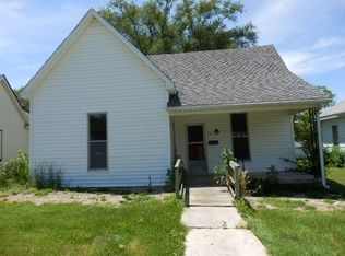 605 S 8th St, Mitchell, IN 47446