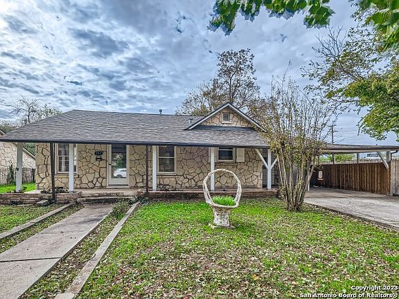 3rd image of 292 Lovera Blvd