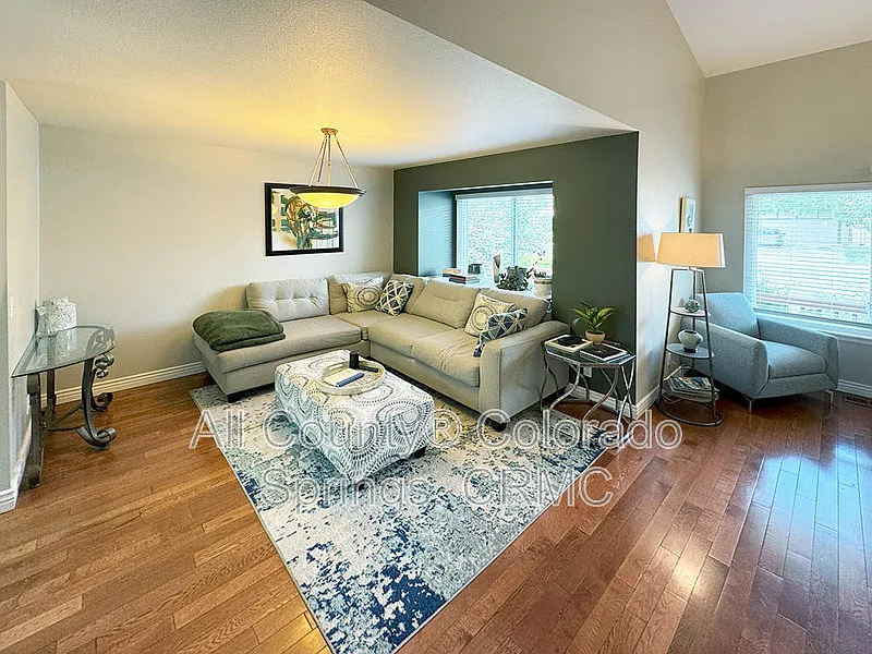 4 bed, 3.0 bath, 2576 sqft, $2,595 — Photo 4