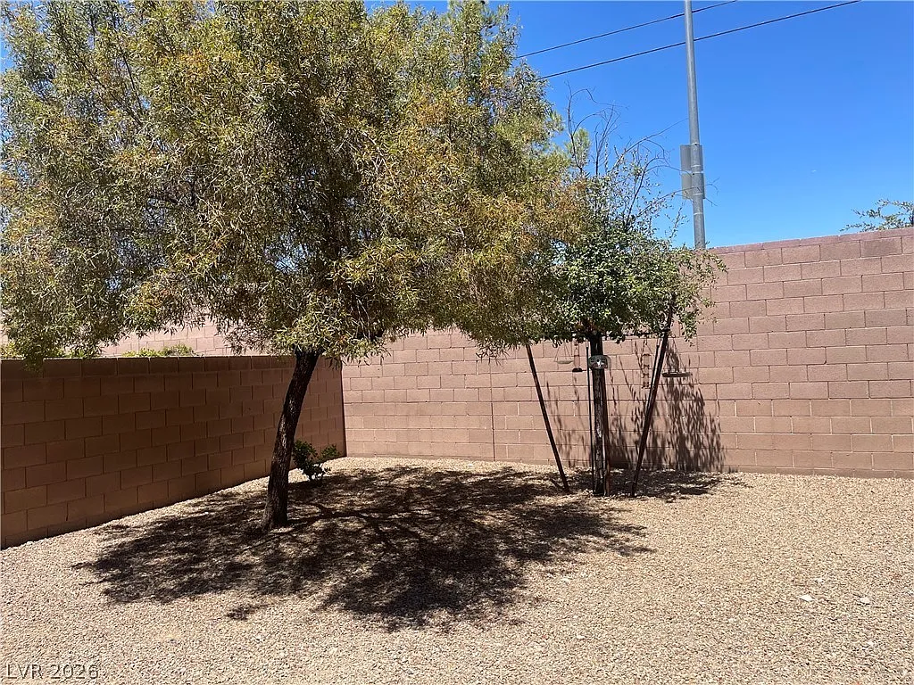5 bed, 3.0 bath, 2993 sqft, $3,500 — Photo 3