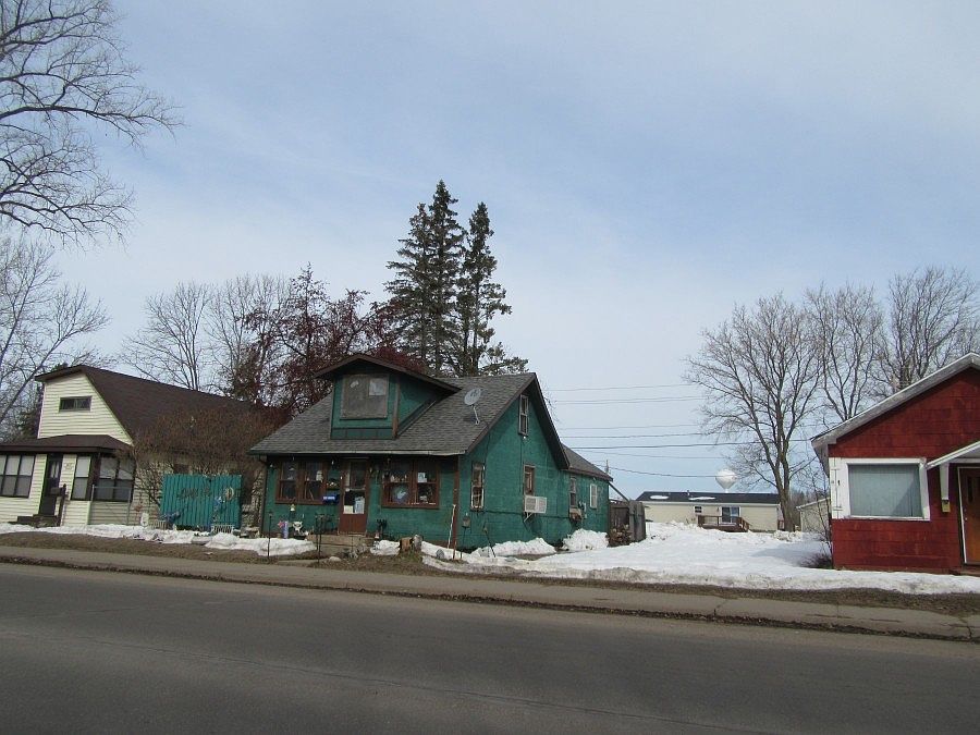 2nd image of 813 Oak St