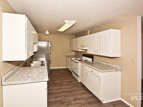 3rd image of 516 N Walnut Ave
