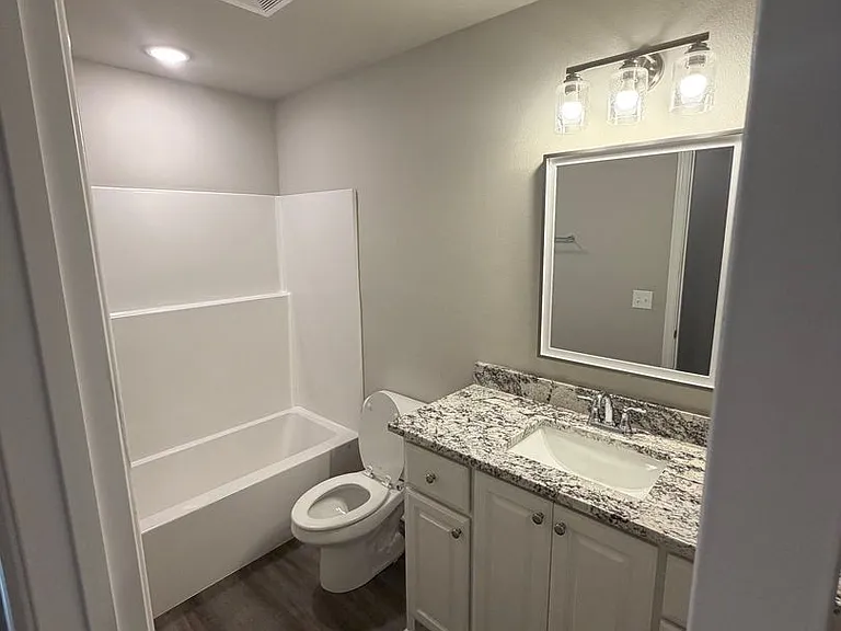208 S Edith St #B — Photo 8