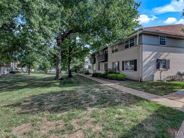 128 Shadalane Walk APT A, Ballwin, MO 63011