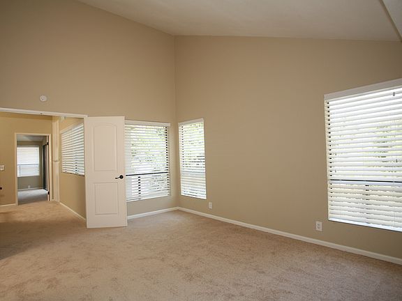 5th image of 100 Aspen Ln