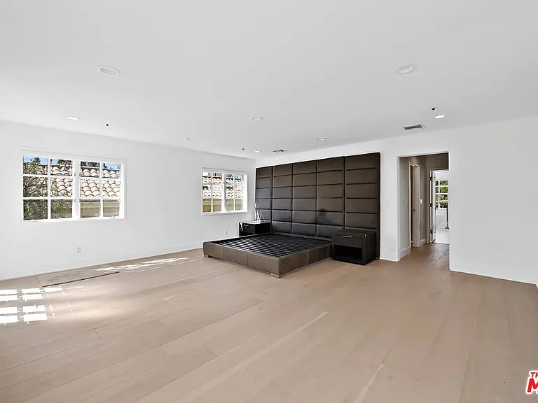 2387 Stratford Cir — Photo 31