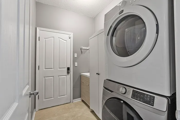 10602 Rochester Way — Photo 16
