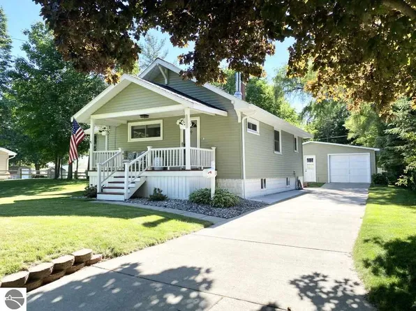 1019 Sanford Ave, Alma, MI 48801