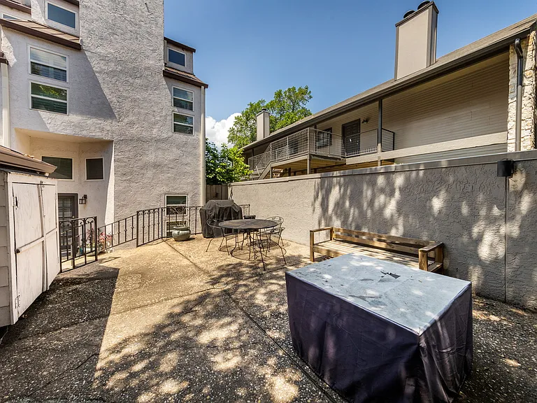 1500 Woodlawn Blvd #4 — Photo 31