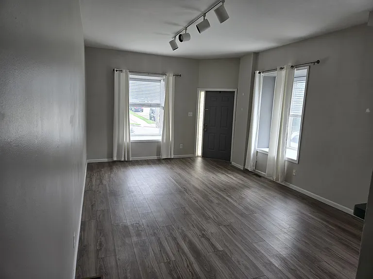 253 E 6th Ave #1 — Photo 1