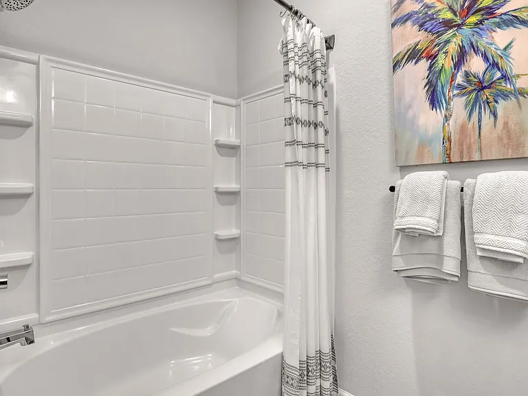 Palm Breeze Apartments — Photo 23
