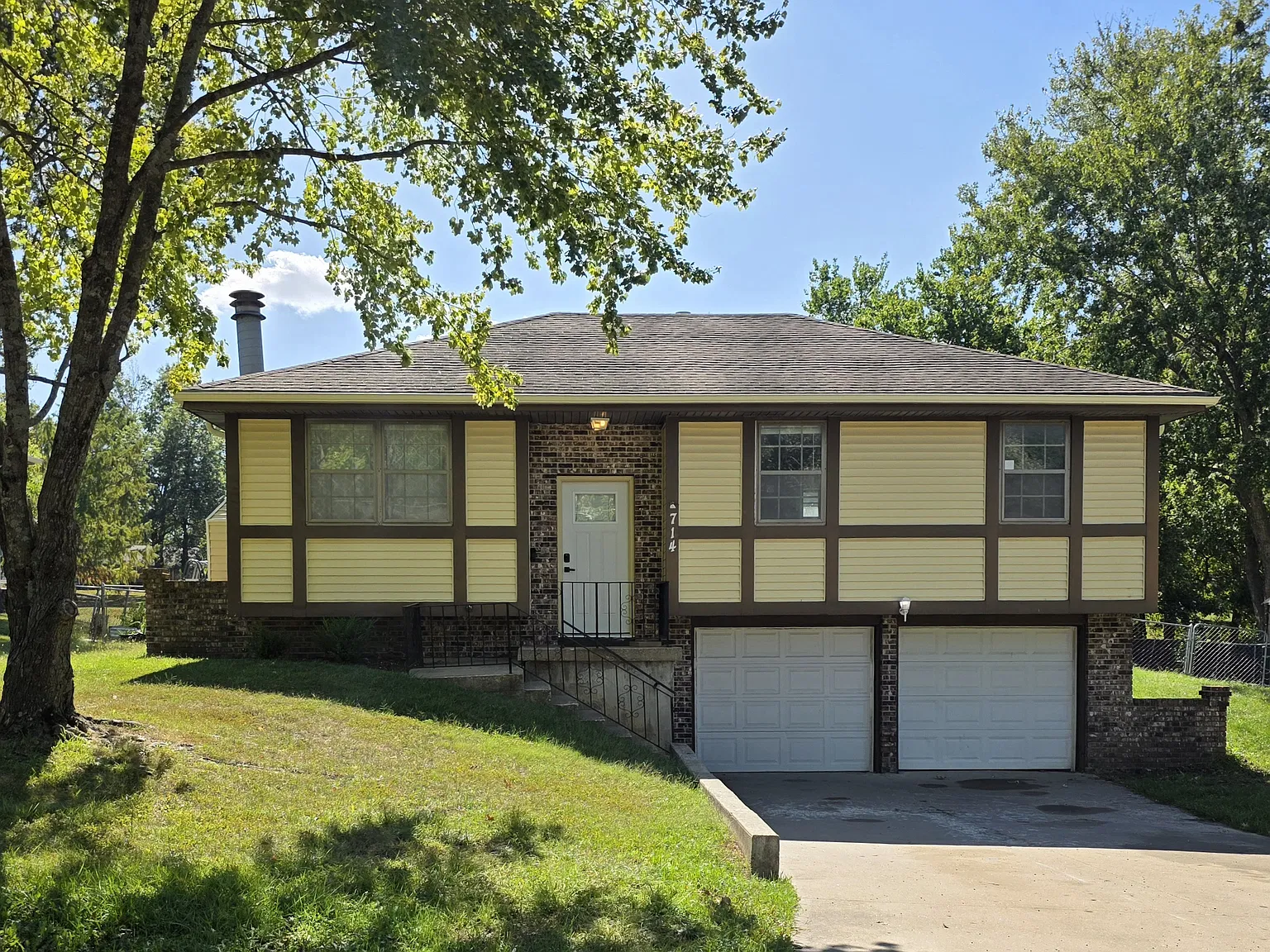 3 bed, 1200 sqft, $1,800 — Photo 1