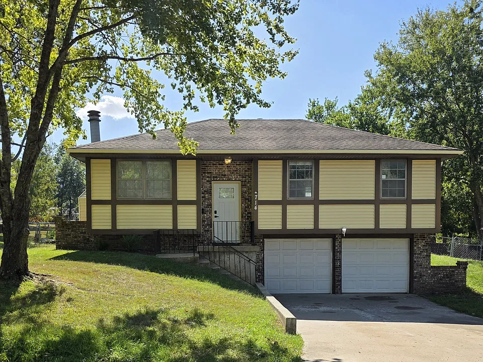 714 W McDowell Ave