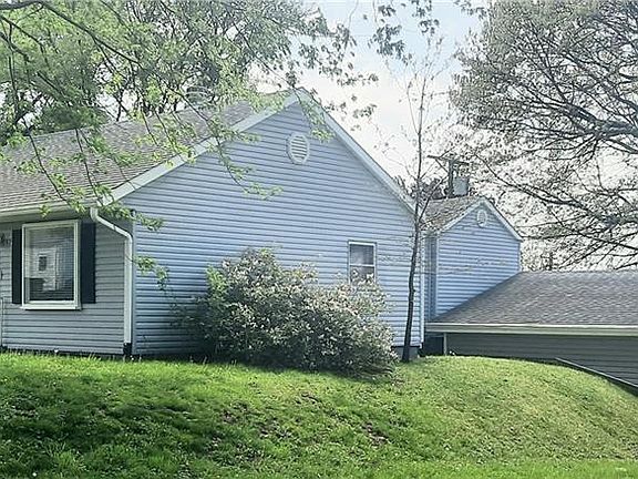 3rd image of 402 Eulich St
