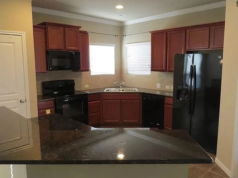 517 Wedgwood Dr — Photo 8