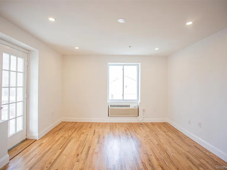10 Franklin Blvd #203 — Photo 8