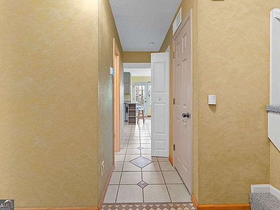 4th image of 120 Chateau Cir