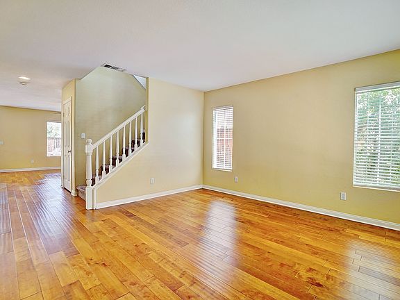 4th image of 25932 Marco Polo St