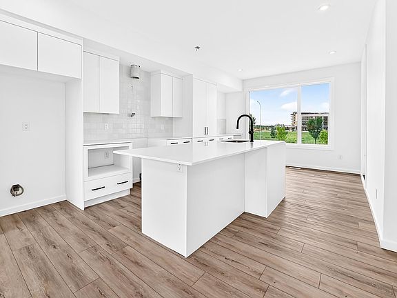 4th image of 5 Rondeau Dr #63