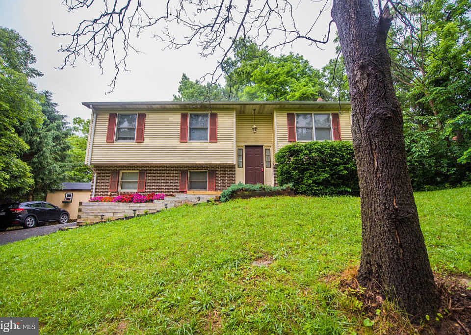 1st image of 111 Paw Paw Dr