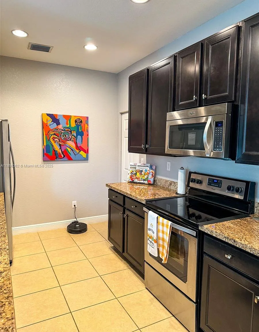 3 bed, 3.5 bath, 1745 sqft, $3,250 — Photo 4