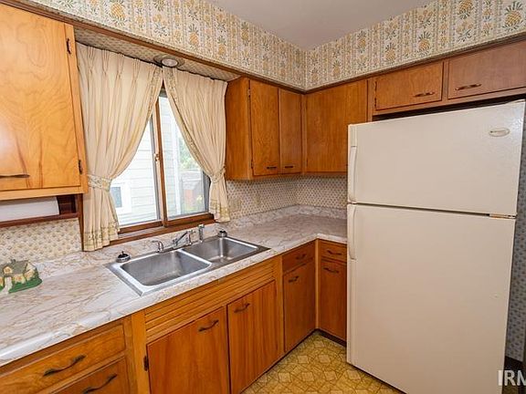 5th image of 914 E Eckman St