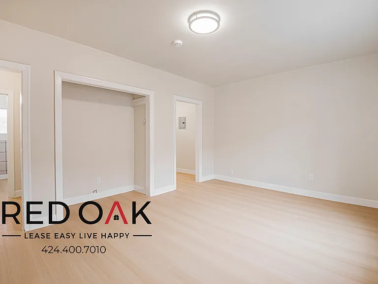 638 E 82nd St #638 — Photo 7