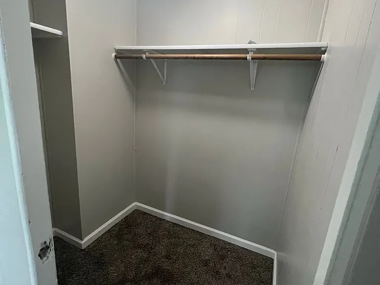 2038 Laburnum Ave #B — Photo 30