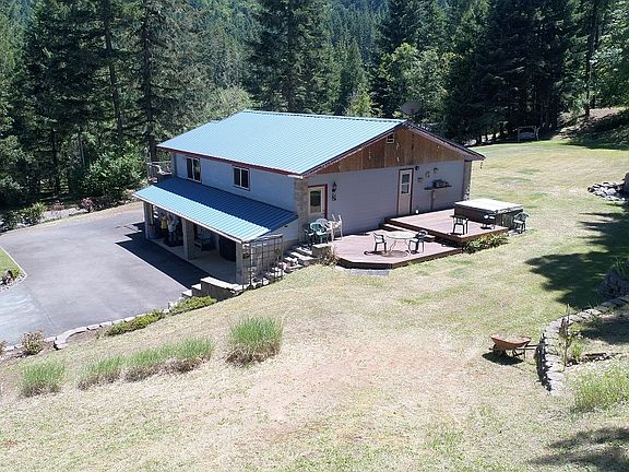 Double deck /rt side of home