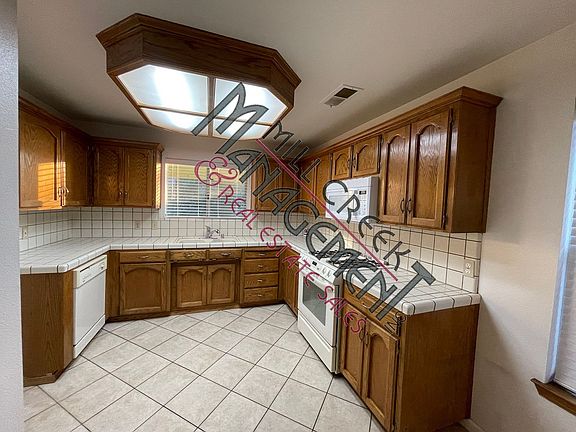 3rd image of 4141 W Hemlock Ave