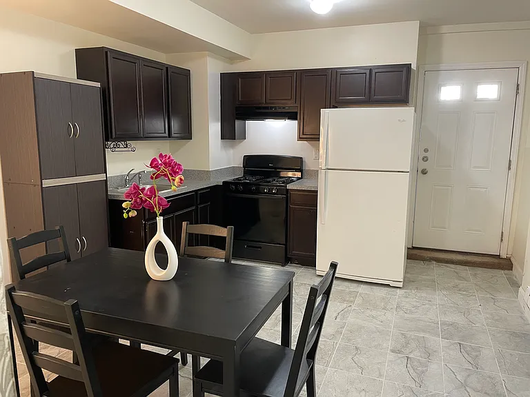 428 Gansevoort Blvd #B — Photo 3