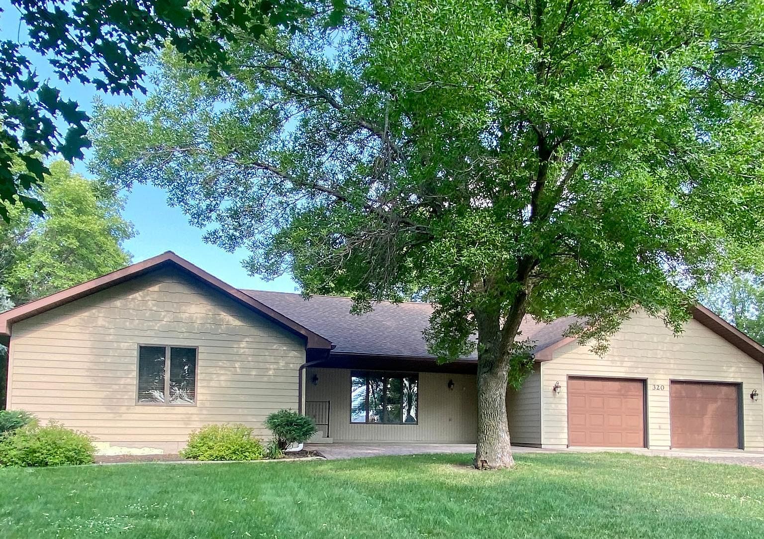 320 13th St, Clarkfield, MN 56223 Zillow