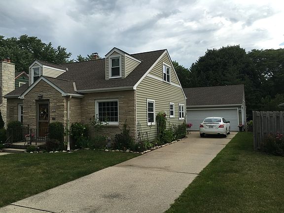 4th image of 1063 Lincoln Dr W