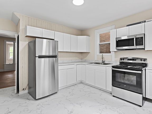 3rd image of 420-422 Walnut St