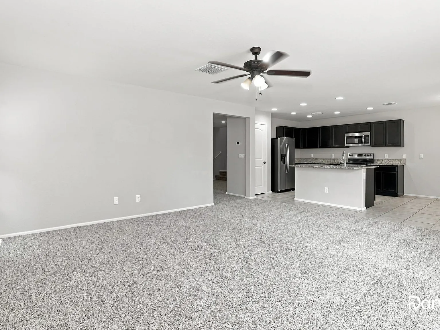 4 bed, 2.5 bath, 2301 sqft, $1,775 — Photo 4