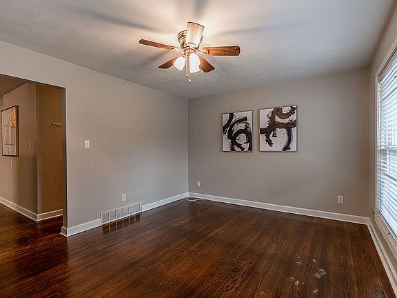 3rd image of 1600 Thompson St
