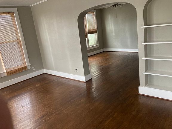 3rd image of 1610 N Broadway Ave