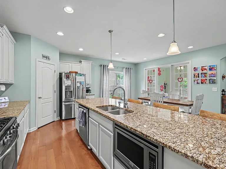 1147 Looking Glass Ln — Photo 37