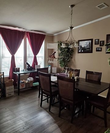 3rd image of 212 Country View Ln