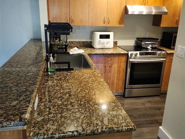 8540 SW 212th St APT 303, Cutler Bay, FL 33189