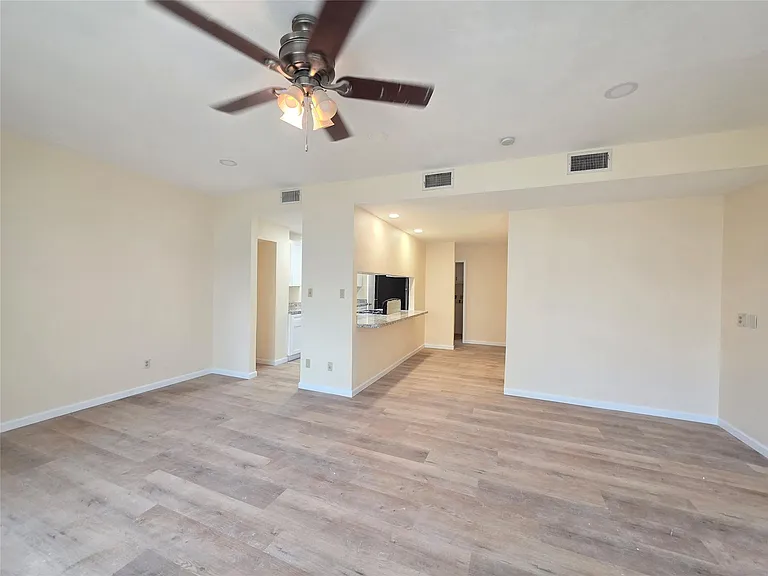 618 S Frazier St #B — Photo 3