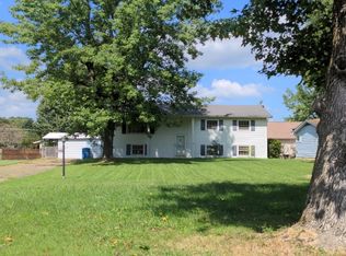117 E Bond St, Benton, IL 62812