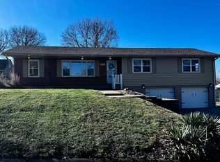 3422 Auburn Dr, Saint Joseph, MO 64506