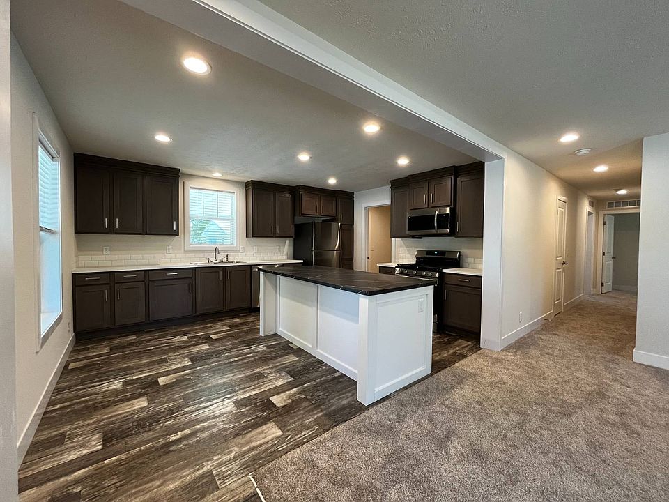 2nd image of 2 Pageant Ln