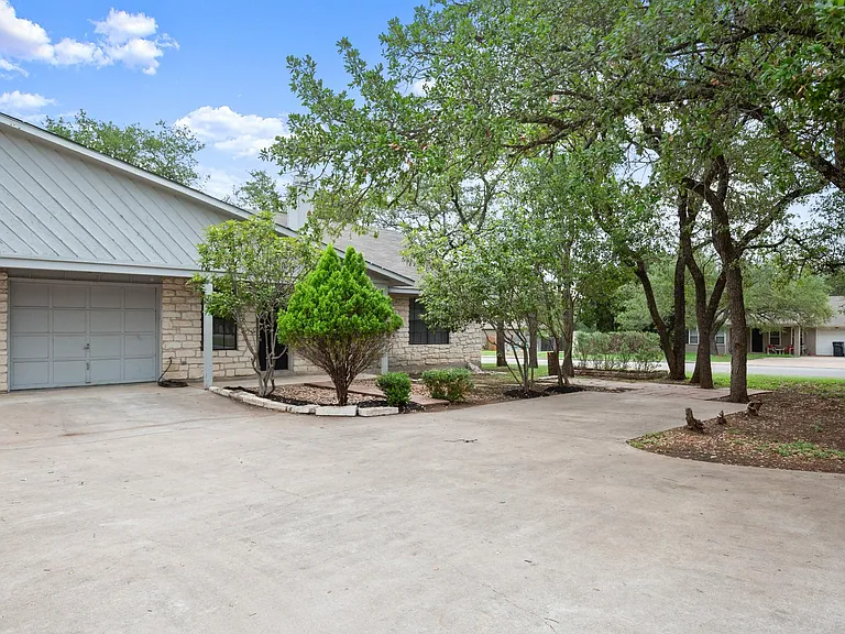 3801 Foust Trl #B — Photo 2