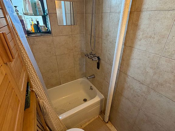 5th image of 4608 30th Ave APT 7