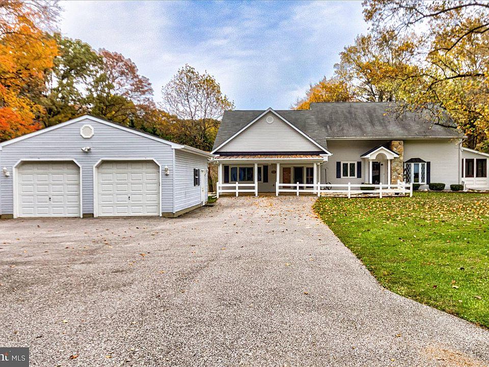1st image of 833 White Ave