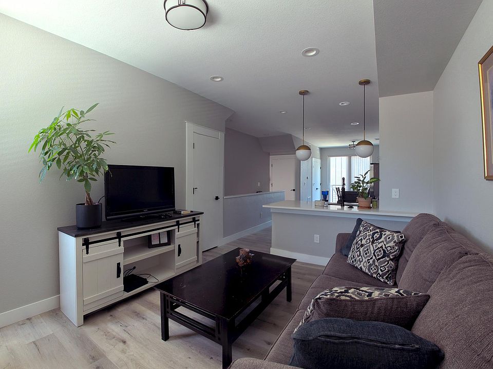 1st image of 4925 W 10th Ave #109