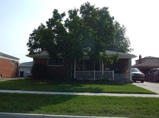 30124 Calahan Rd, Roseville, MI 48066