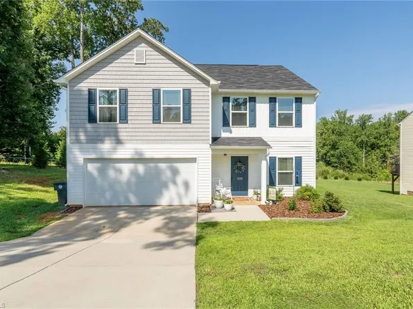 1339 Robins Nest Dr, Asheboro, NC 27203